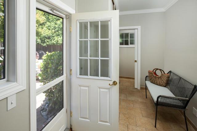 2726 Saint Giles Lane, Mountain View CA: https://media.crmls.org/mediaz/ff2973fc-e9e3-4c09-8712-b0522f172a56.jpg