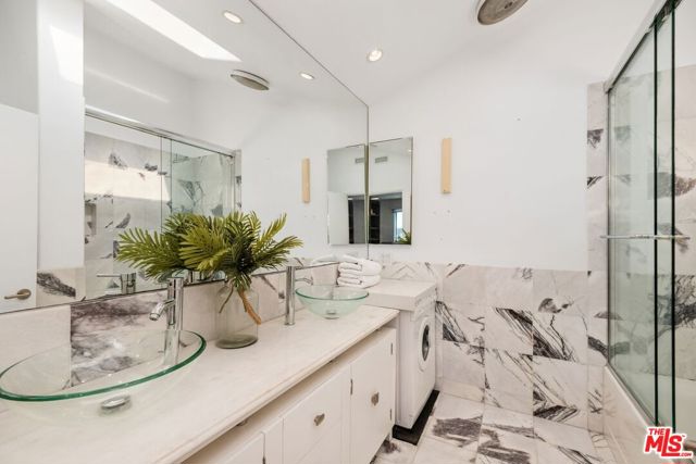 29417 Bluewater Road, Malibu CA: https://media.crmls.org/mediaz/ff29b8b4-4f36-4abb-b925-3bd6bc1726ec.jpg