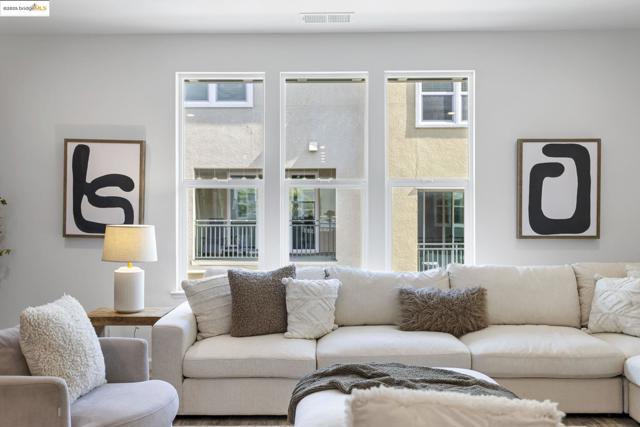 7129 Calistoga Ln, Dublin CA: https://media.crmls.org/mediaz/ff2a10b7-6976-4dd1-b4a8-73dd9f4d92e2.jpg