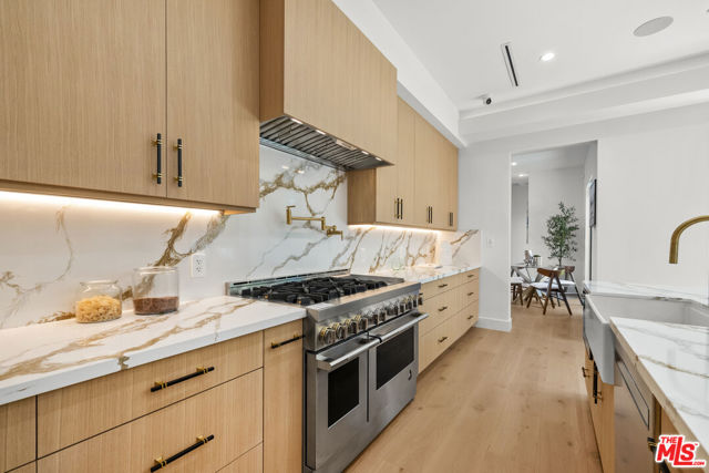 5741 Newcastle Avenue, Encino CA: https://media.crmls.org/mediaz/ff2a6ba4-242d-4666-8911-7a04b4e1d890.jpg