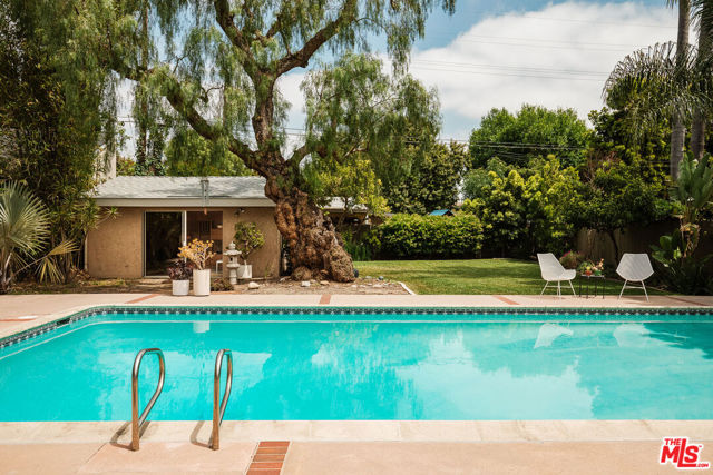 4110 Pine Avenue, Long Beach CA: https://media.crmls.org/mediaz/ff2a7e8e-66b1-496d-a5ce-ffb6e4474411.jpg