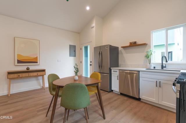 Detail Gallery Image 4 of 22 For 2250 Gatewood St, Los Angeles,  CA 90031 - 2 Beds | 2 Baths