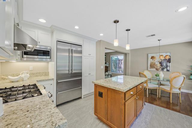 8043 Crossridge Rd, Dublin CA: https://media.crmls.org/mediaz/ff2c59bc-f958-4460-b9cd-8bddff713098.jpg