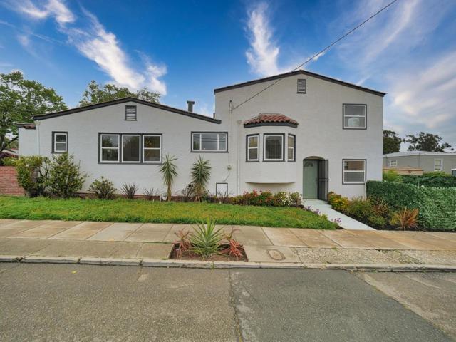 3000 56th Avenue, Oakland CA: https://media.crmls.org/mediaz/ff2c80e7-c414-458c-b0e7-2f29764fe2ff.jpg