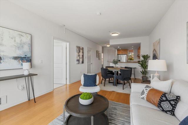 301 Crescent Court, San Francisco CA: https://media.crmls.org/mediaz/ff2ca1d5-3598-4ab9-b9ef-221948b04f20.jpg