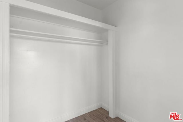 225 W Adams Boulevard, Los Angeles CA: https://media.crmls.org/mediaz/ff2d18bf-2c52-4483-92f1-13b36e06ba60.jpg