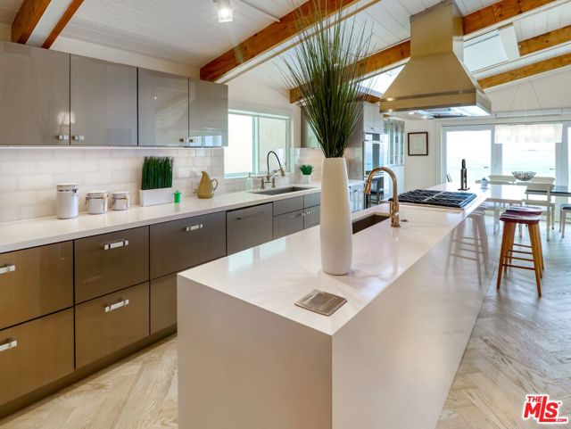 6601 E Seaside Walk, Long Beach CA: https://media.crmls.org/mediaz/ff2d2607-a1f3-41ab-8f5e-de1d046203e0.jpg