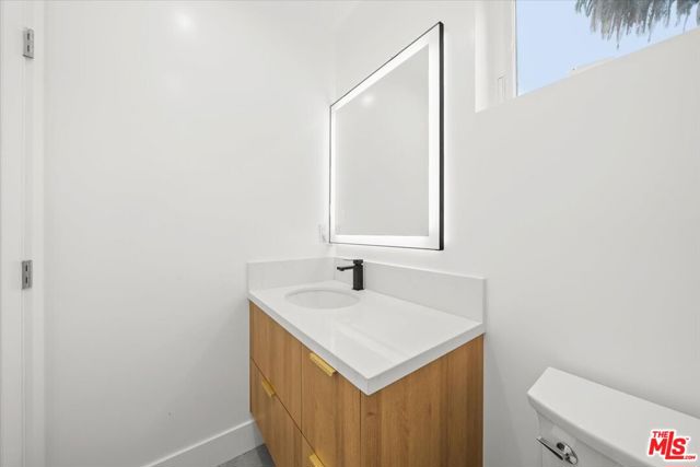 4922 S Centinela Avenue, Los Angeles CA: https://media.crmls.org/mediaz/ff2d3cc4-4737-4f9b-9f3c-be28ab0e133e.jpg