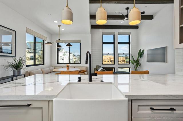 1136 Molara Lane, Encinitas CA: https://media.crmls.org/mediaz/ff2df747-e7b7-48dc-ab37-50ba919d6137.jpg