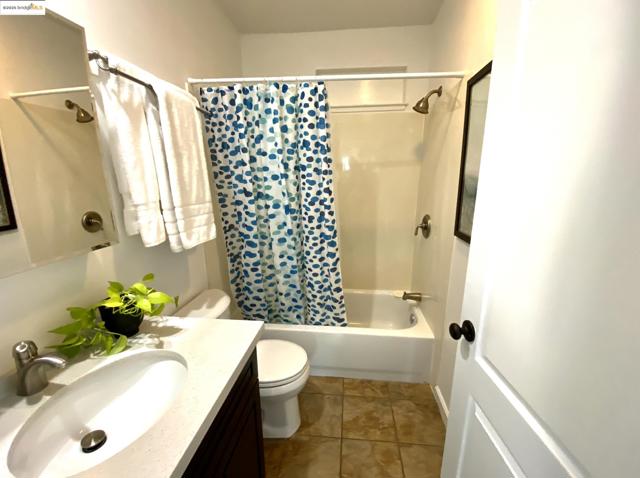 2775 E 21St St, Oakland CA: https://media.crmls.org/mediaz/ff2df9ee-cef6-4689-94be-944778e3b6c1.jpg