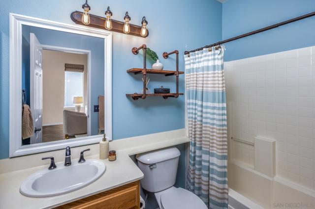 1153 Pacifica Place, Encinitas CA: https://media.crmls.org/mediaz/ff2e6a3b-6828-4012-9808-148bbdb51f5a.jpg