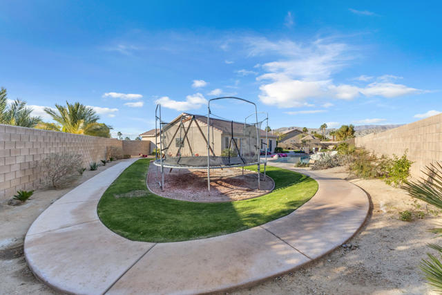 83480 Firecliff Court Court, Indio CA: https://media.crmls.org/mediaz/ff2f070f-5c33-4778-b397-7fc3cd486253.jpg