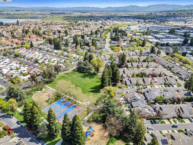 1549 Trimingham Drive, Pleasanton CA: https://media.crmls.org/mediaz/ff2f45eb-8057-4a20-ab0a-bd79a8808f09.jpg