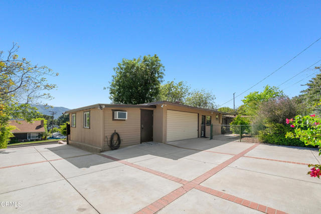 4702 Moore Street, La Crescenta CA: https://media.crmls.org/mediaz/ff2f6f59-6937-4c30-8887-3d7f95a985a1.jpg