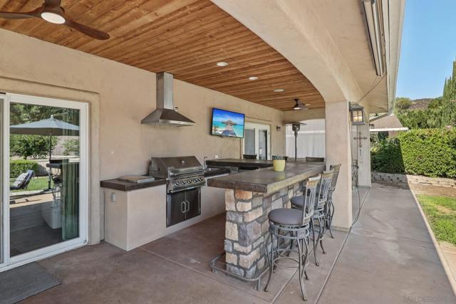 16112 Arena Drive, Ramona CA: https://media.crmls.org/mediaz/ff2fe350-fbd5-4f13-9e43-8650329b0879.jpg