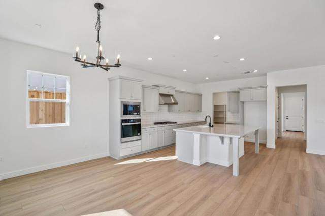 607 Santa Ynez Way, Marina CA: https://media.crmls.org/mediaz/ff300205-4ce9-462c-b377-05b06b44a0e9.jpg