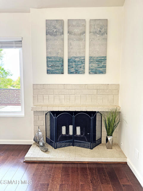 607 Valley Oak Lane, Newbury Park CA: https://media.crmls.org/mediaz/ff30d7ed-fde5-456c-acd1-59b48be40519.jpg