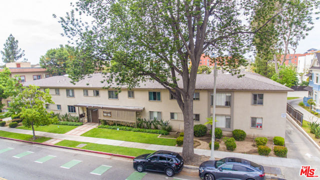 275 S Marengo Avenue, Pasadena CA: https://media.crmls.org/mediaz/ff3103ba-63e2-46d7-bbb8-68f384ff4b5e.jpg