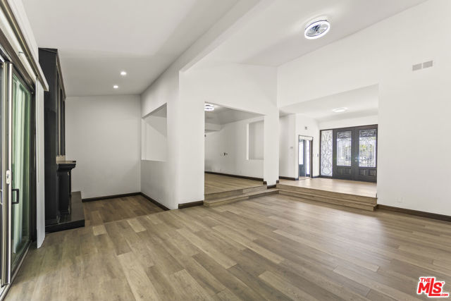 9724 Bothwell Road, Northridge CA: https://media.crmls.org/mediaz/ff31169b-f8ff-4467-8561-0afb960218e1.jpg