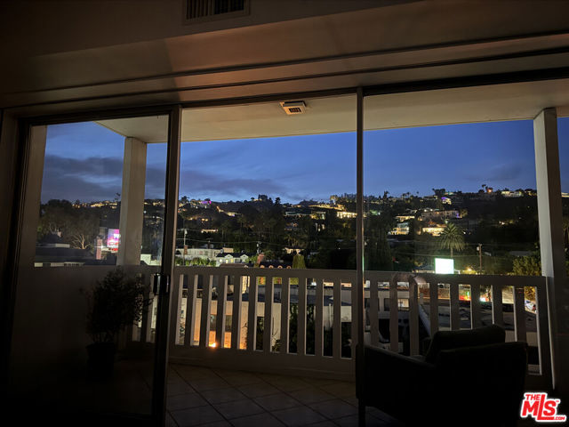 999 N Doheny Drive, West Hollywood CA: https://media.crmls.org/mediaz/ff313c0c-9b26-42a4-95a0-8729d587708f.jpg