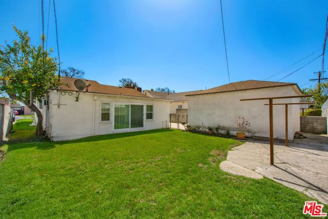 3825 Edgehill Drive, Los Angeles CA: https://media.crmls.org/mediaz/ff315215-a0c8-47b5-bbfe-219a7887392c.jpg