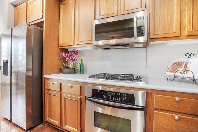 1670 Grasshopper Ln, Chula Vista CA: https://media.crmls.org/mediaz/ff3178b2-ba6d-42f8-84d7-e4ba68a281bb.jpg