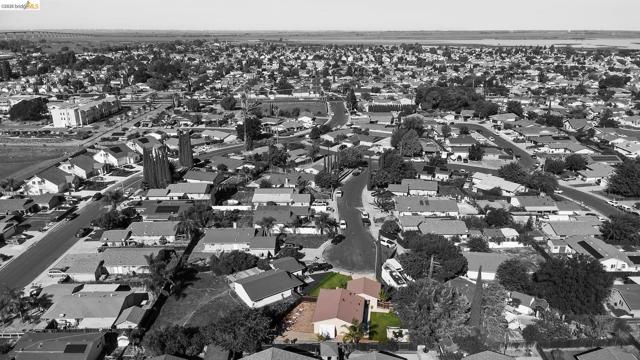 4855 Edgewood Ct, Oakley CA: https://media.crmls.org/mediaz/ff31e822-46fa-401d-9f29-d8b4440db7bc.jpg
