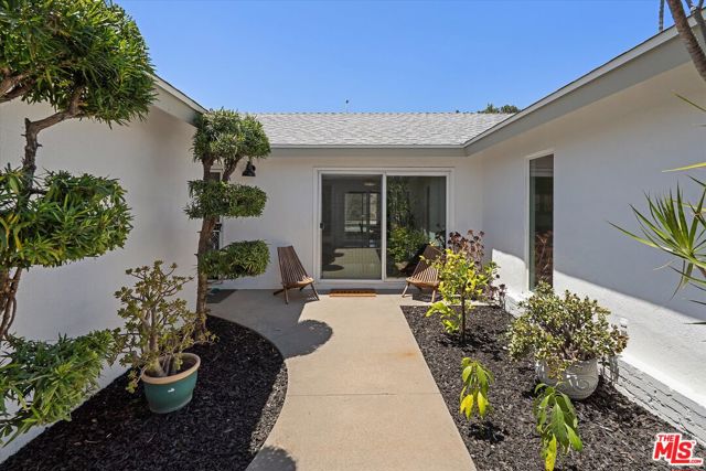 8977 Riderwood Drive photo 2