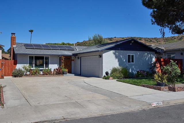 12835 Reo Real Dr, Poway CA: https://media.crmls.org/mediaz/ff327e53-c23d-439b-bb09-730e1541177a.jpg