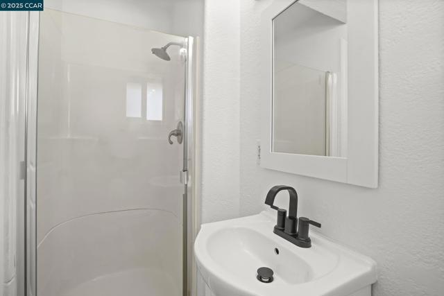 2206 Gehringer Dr, Concord CA: https://media.crmls.org/mediaz/ff330206-4074-4a40-a3dc-3826c638ca0a.jpg