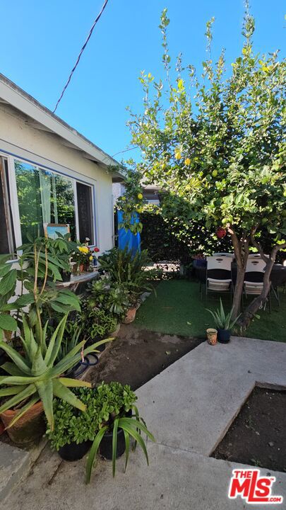 1158 E 77th Street, Los Angeles CA: https://media.crmls.org/mediaz/ff330643-33c6-4ebc-8ce1-484ffd7bed73.jpg