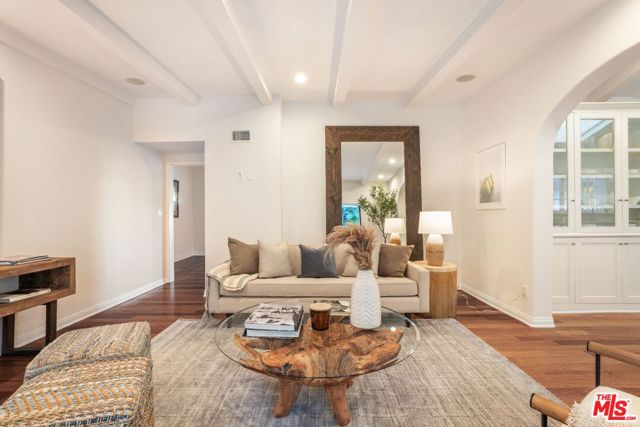 15550 Valley Vista Boulevard, Encino CA: https://media.crmls.org/mediaz/ff330dad-e072-4c6e-a81d-8dca01c3d7c3.jpg