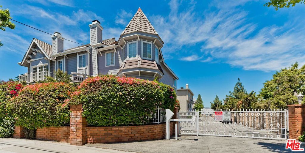 18135 Burbank #11