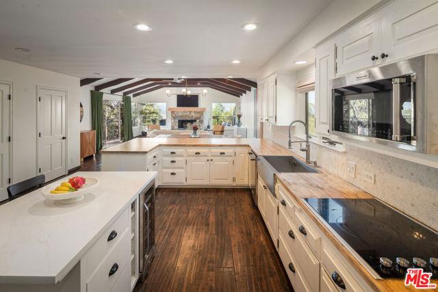 4713 Bedel Street, Woodland Hills CA: https://media.crmls.org/mediaz/ff33f25e-0506-4df0-a821-0f1ee1b3886d.jpg