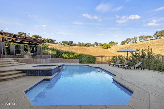 554 Lone Oak Drive, Thousand Oaks CA: https://media.crmls.org/mediaz/ff346623-aad2-4d36-bf68-44ff86a338da.jpg