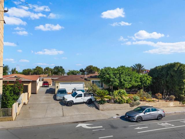 2673 Massachusetts Ave, Lemon Grove CA: https://media.crmls.org/mediaz/ff34787e-4972-4f8e-97dd-b9880175c2a6.jpg