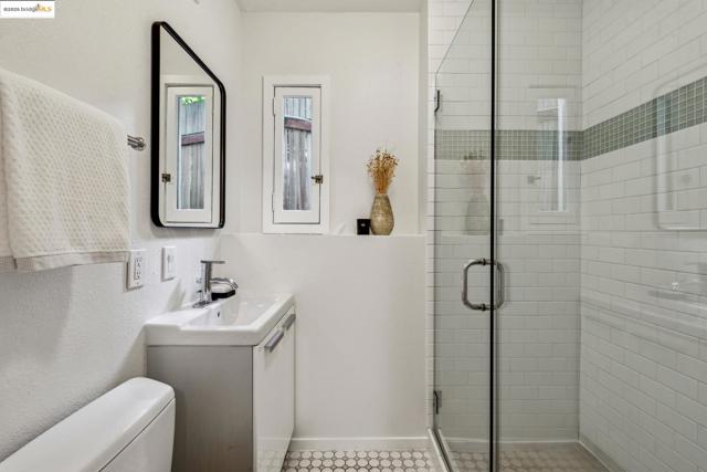 356 Mountain Avenue, Piedmont CA: https://media.crmls.org/mediaz/ff348f8d-b222-41eb-b30b-c10ef7070152.jpg
