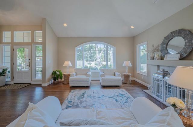 471 El Dorado Street, Monterey CA: https://media.crmls.org/mediaz/ff3500ee-3714-44ff-bfe6-315a94a23f09.jpg
