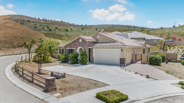 566 Purple Sage Lane, Simi Valley CA: https://media.crmls.org/mediaz/ff357bd1-864d-4e32-b3f5-fb94807fbb02.jpg