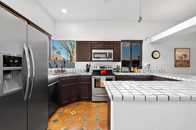 54510 Avenida Alvarado, La Quinta CA: https://media.crmls.org/mediaz/ff35f9d7-5310-4294-9f04-f2ee5ad382fb.jpg