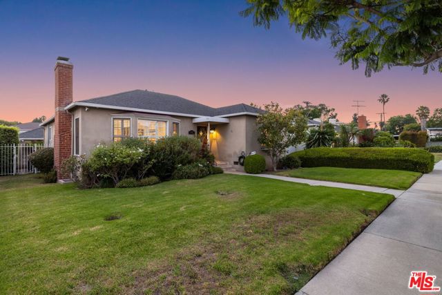 5715 Valley Ridge Avenue, Los Angeles CA: https://media.crmls.org/mediaz/ff365aaf-b3f6-40fc-9011-6ad6b7296e98.jpg