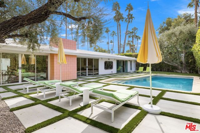 1155 E Mesquite Avenue, Palm Springs CA: https://media.crmls.org/mediaz/ff369039-58f0-4b76-8306-c75fa3a6e6f3.jpg