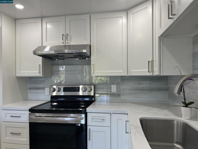 1443 Rockledge Ln, Walnut Creek CA: https://media.crmls.org/mediaz/ff36d754-7791-404f-aeb5-f41d0a7f3f63.jpg