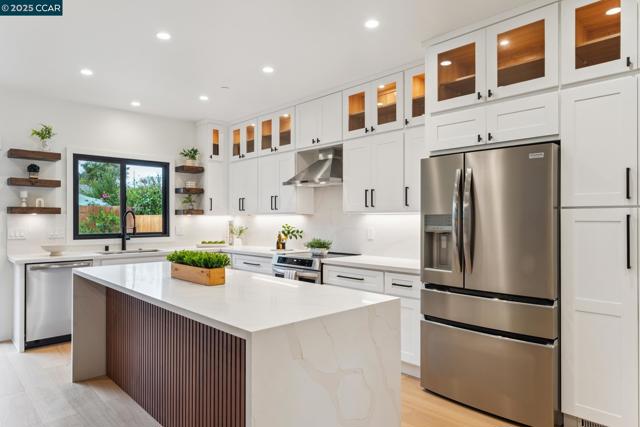 1126 Brighton Ave, Albany CA: https://media.crmls.org/mediaz/ff376e7f-f244-4ee2-a33c-68ddd5c75b73.jpg