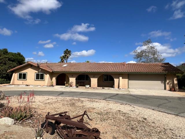 9946 Nutby Lane, Escondido CA: https://media.crmls.org/mediaz/ff37a480-086f-446a-8bdd-2ea1f4f0b599.jpg