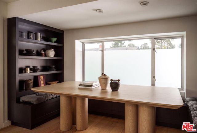 7420 Cervantes Place, Los Angeles CA: https://media.crmls.org/mediaz/ff37fa97-aa43-4f21-9e92-cfab8afab432.jpg