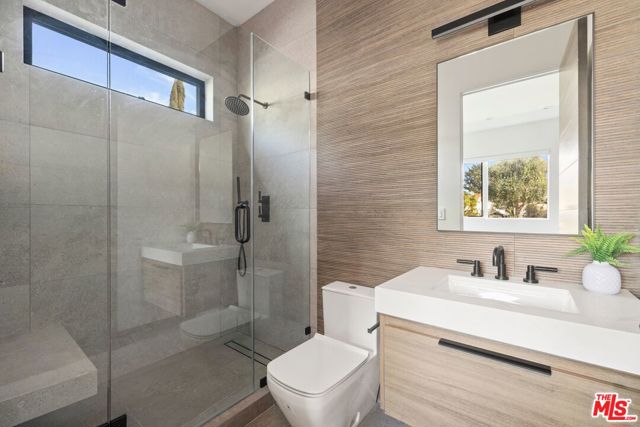 714 N La Jolla Avenue, Los Angeles CA: https://media.crmls.org/mediaz/ff3890d2-adb6-42a8-858f-40de32dc7466.jpg