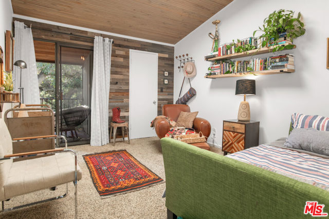 886 Camino Colibri, Calabasas CA: https://media.crmls.org/mediaz/ff38fa84-d172-404f-b017-233198850a3e.jpg