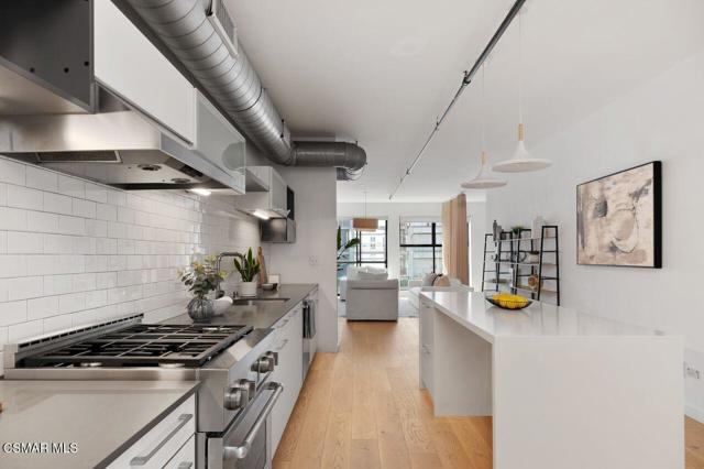 4115 Glencoe Avenue, Marina del Rey CA: https://media.crmls.org/mediaz/ff39772e-dfc8-40ee-a224-47a5c200e636.jpg
