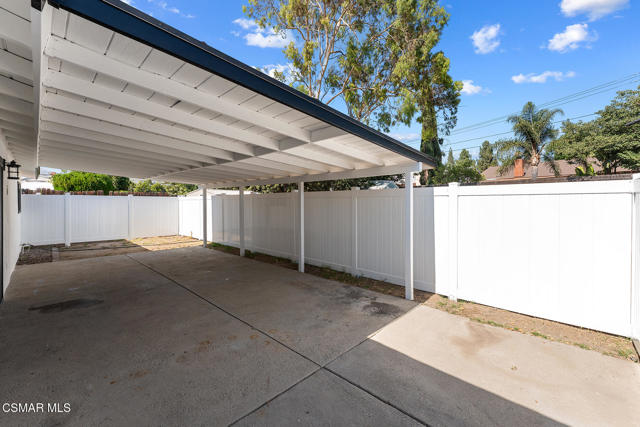 9800 Geyser Avenue, Northridge CA: https://media.crmls.org/mediaz/ff3980cb-4a5b-4d85-821c-5df7ac77828b.jpg